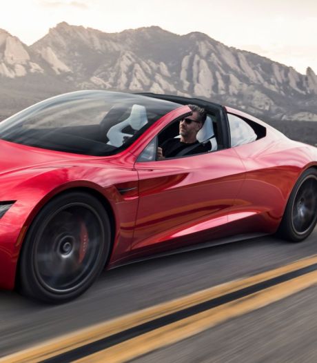 ‘Tesla Roadster sprint binnen 1,5 seconden naar 100 km/h door raketmotoren’