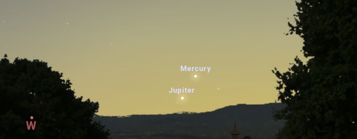 Jupiter and Mercury can be seen just above the horizon.