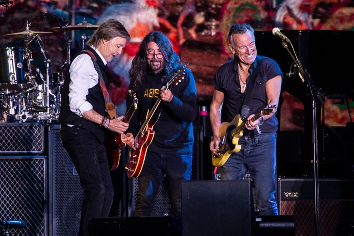 Paul McCartney met muzikale vrienden Dave Grohl en Bruce Springsteen.