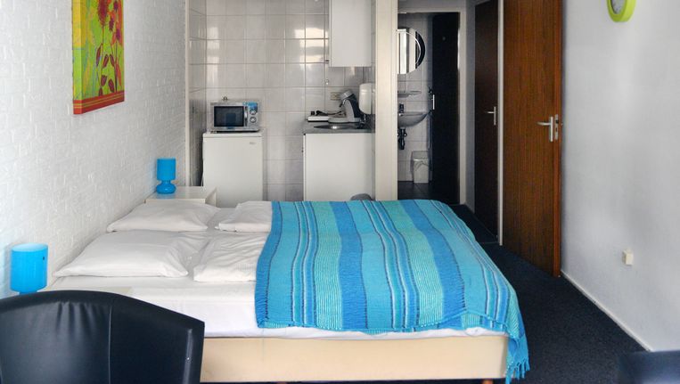 Een appartement van Hotel Botterweck, waar het 16-jarige meisje seks zou hebben gehad met tientallen volwassen mannen. Beeld ANP