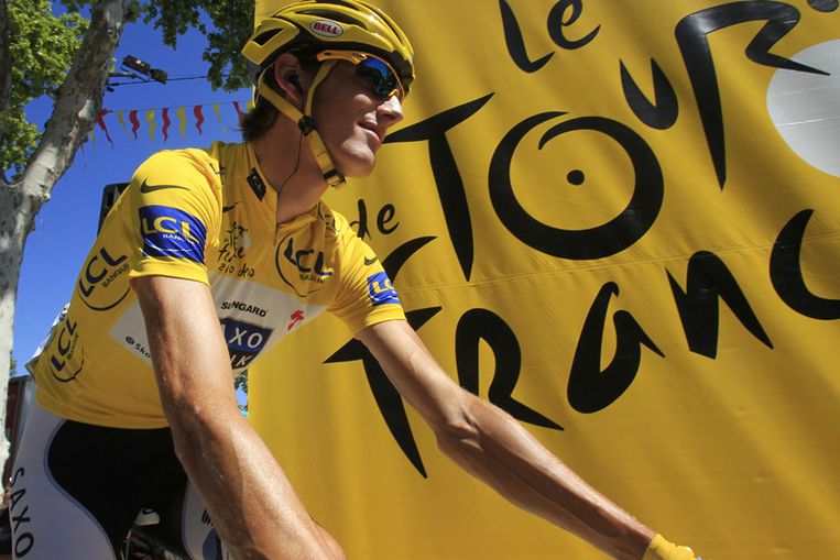 Andy Schleck nog in het geel aan de start van de etappe (AP) Beeld 