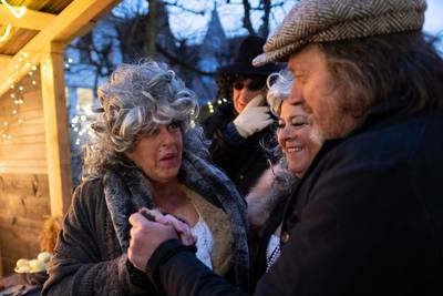 Petra speelt met plezier de vrouw van lichte zeden in Elburg