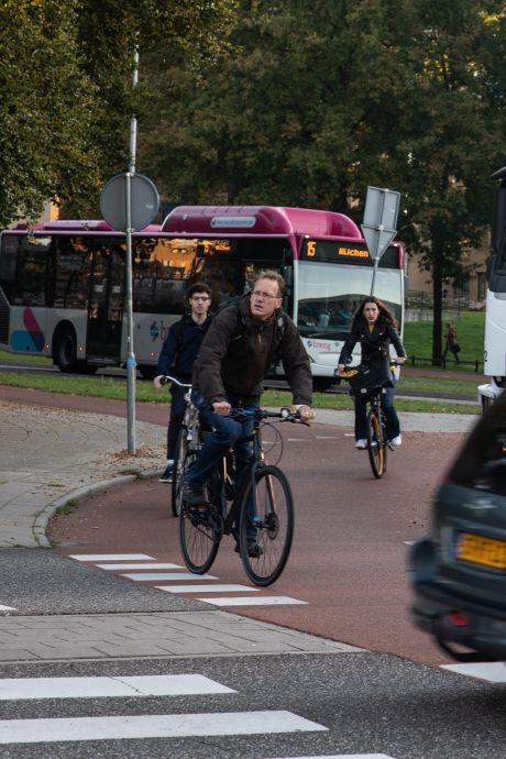 Hoe wordt het verkeer weer veilig voor de fietser?: ‘Ik ervaar rotondes als levensgevaarlijk’