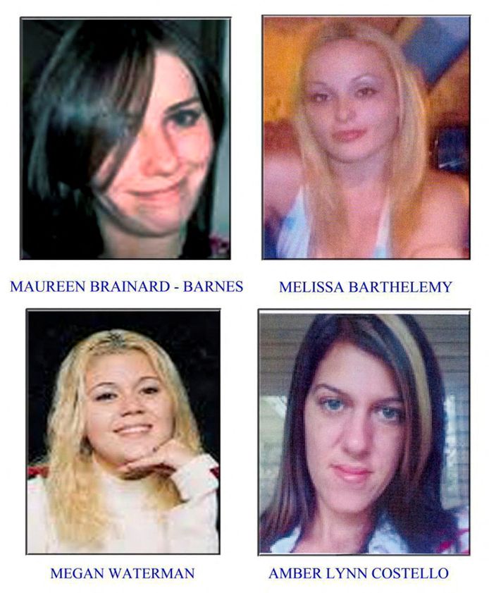 Foto's van vier vrouwen wiens lichaam werd gevonden op een afgelegen strand op Long Island in New York. Sinds 2010 zijn er op het strand tien lichamen van vrouwen gevonden.