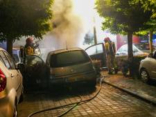 Auto in vlammen op in Helmond: voertuig begint door kortsluiting stukje te rijden