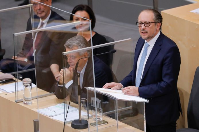 De nieuwe Oostenrijkse bondskanselier Alexander Schallenberg (R).