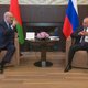 Bedelende Loekasjenko krijgt steun van Poetin tegen  oprukkende Belarussische oppositie