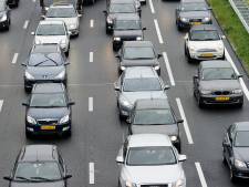 Minder voertuigen in de ochtendspits op de A15, dat is het doel: ‘Fileprobleem niet opgelost met extra asfalt’