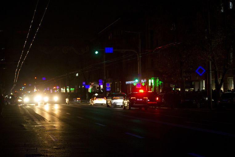 Veel straatverlichting in de hoofdstad is uit. Beeld ANP / EPA