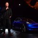 Als een zelfsturende Tesla een bekeuring krijgt, is de bon dan voor Elon Musk?