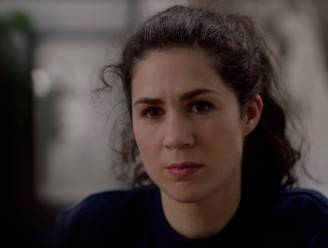 Daarom kon superschurk Chris zo lang uit handen van de politie blijven: Maité is de mol in ‘Thuis’