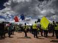 Minder ‘gele hesjes’ de straat op in Frankrijk, tien agenten gewond bij rellen in Lyon