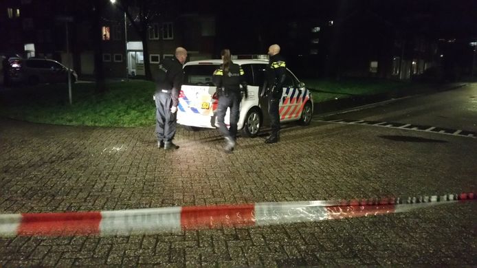 De politie onderzoekt de omgeving na meldingen van een schietpartij in Vlissingen.