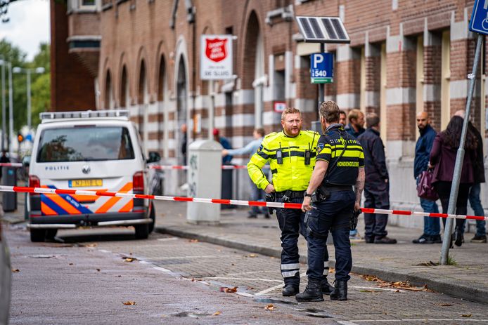 Op de Westzeedijk is vanmiddag een 14-jarige jongen neergestoken.