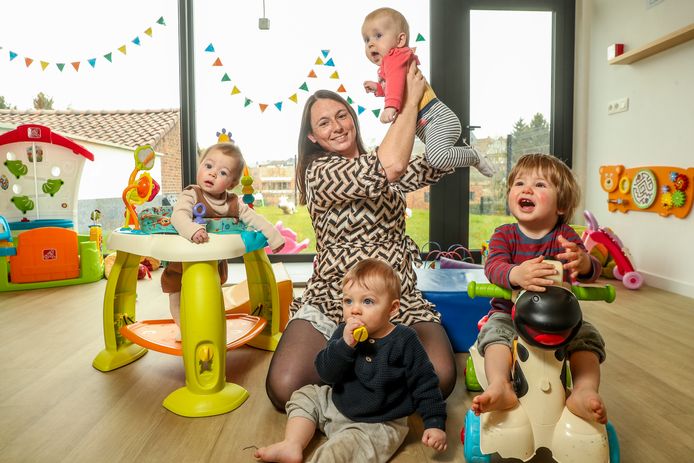 Cindy Vanbrusselen startte in 2011 'De Sproetjes' in Schepdaal. Haar opvang biedt plaats aan 28 baby's en peuters. Ze staakt vandaag mee.