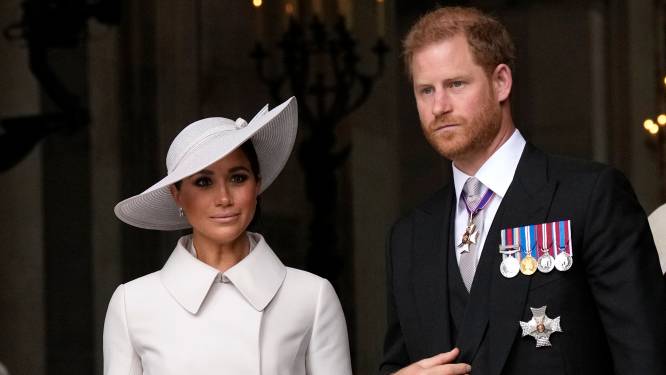 Britse paleis verwacht Harry en Meghan wél op de kroning van Charles: “Ze zijn opgenomen in het dagprogramma”