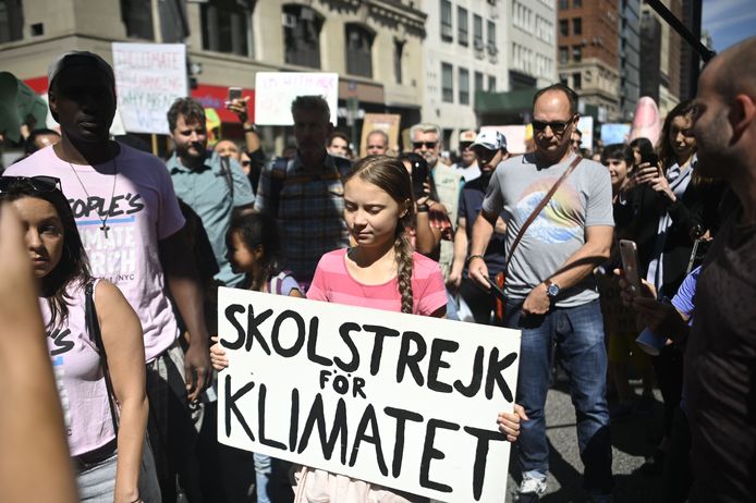 Greta Thunberg tussen duizenden betogers in New York.