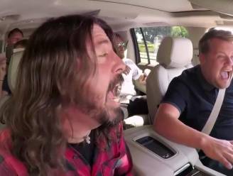 VIDEO: Foo Fighters laten zich gaan in nieuwe Carpool Karaoke (maar zijn ze even goed als deze artiesten?)