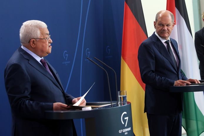 De Palestijnse president Mahmoud Abbas en de Duitse bondskanselier Olaf Scholz tijdens een persconferentie in Berlijn op 16 augustus.