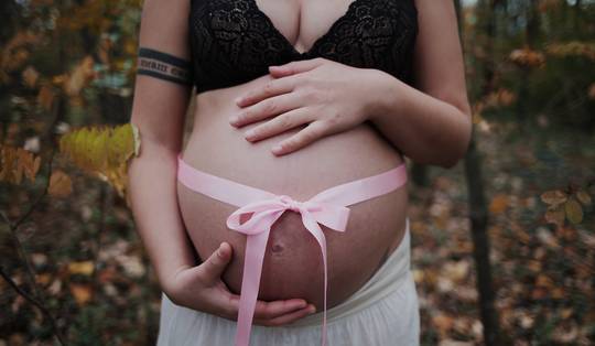 ‘Deze trend duikt nu op in België. In andere Europese landen is het al een plaag’: gynaecologen waarschuwen voor ‘freebirthing’