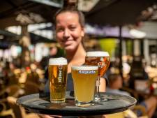 Prijst het pilsje zich met de nieuwste prijsverhoging uit het café? ‘Brouwerijen jagen consument de kroeg uit’
