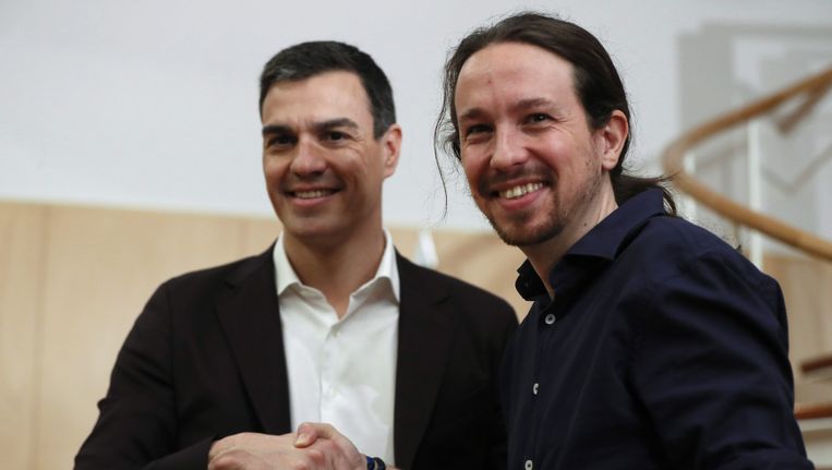 Pedro Sanchez van de socialistische partij PSOE en Pablo Iglesias van Podemos. Beeld EPA