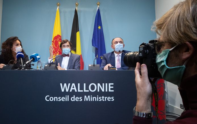 Beeld van de persconferentie woensdag na overleg van de Waalse regering over de coronacrisis.