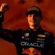 Max Verstappen wint chaotische GP Australië na drie rode vlaggen