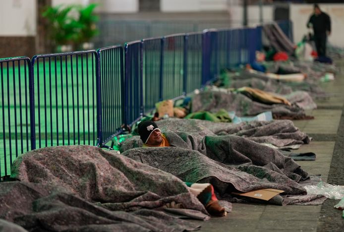 Het koude weer vormt een bedreiging voor de duizenden daklozen in Brazilië.