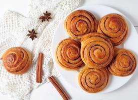 Maak in no time kaneelbroodjes met een wafelijzer