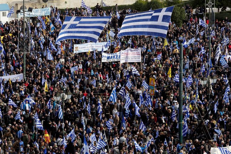 Grieken gingen massaal de straat op om te demonstreren tegen het gebruik van de naam Macedonië door het gelijknamige buurland Beeld Getty Images