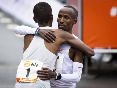 Abdi Nageeye ‘superblij’ met derde plek Marathon Rotterdam, goede vriend Bashir Abdi wint