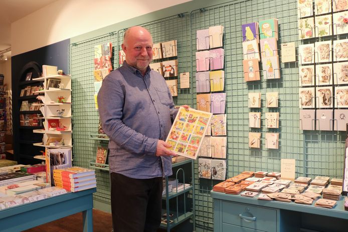 stoomboot Geruststellen Strak In deze Utrechtse winkel heb je de keuze uit 10.000 gekleurde kaarten:  'Geel staat voor humor en roze voor feest' | Voor de Heb (oud) | AD.nl