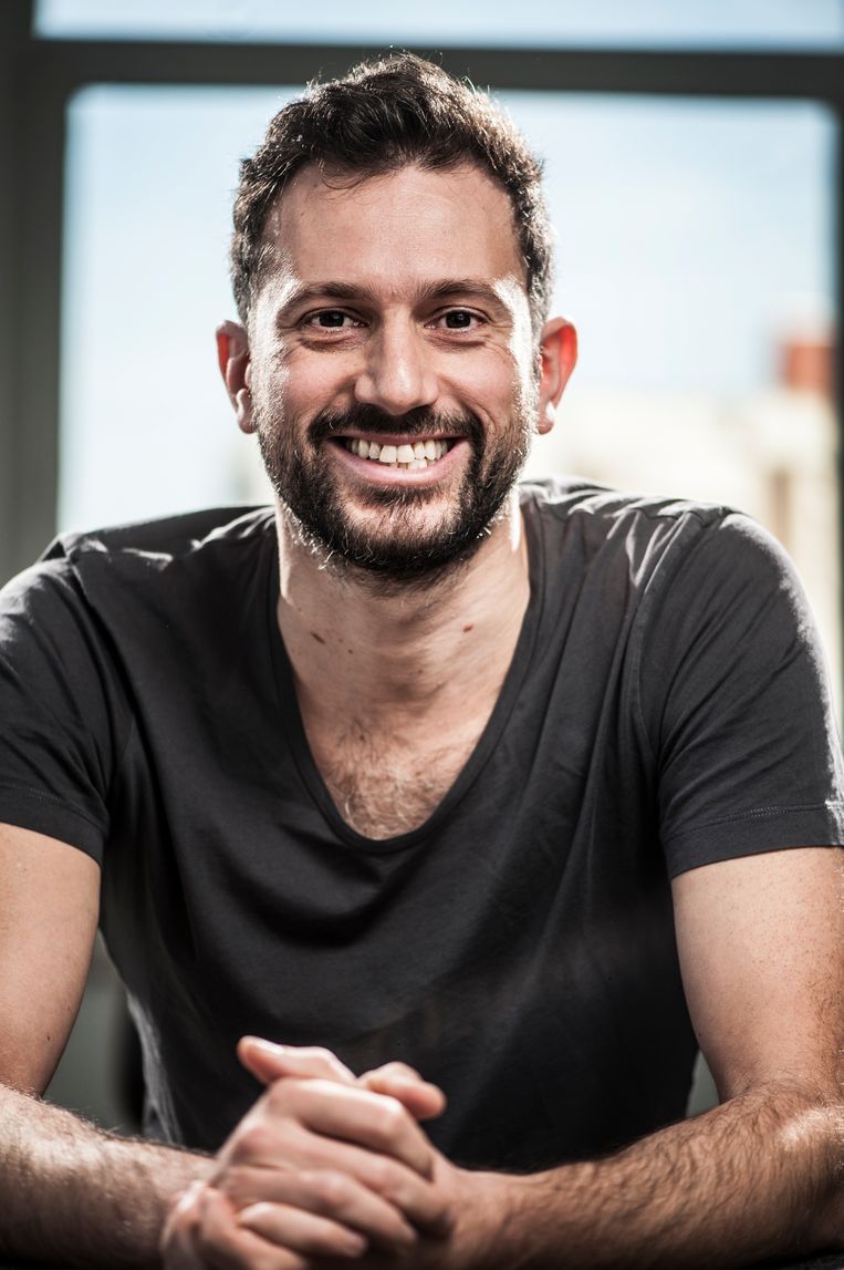 'Als ik midden in een project zit, denk ik dag en nacht aan mijn werk. Maar tussendoor ben ik een onwaarschijnlijk tamme kloot’ Beeld Marco Mertens