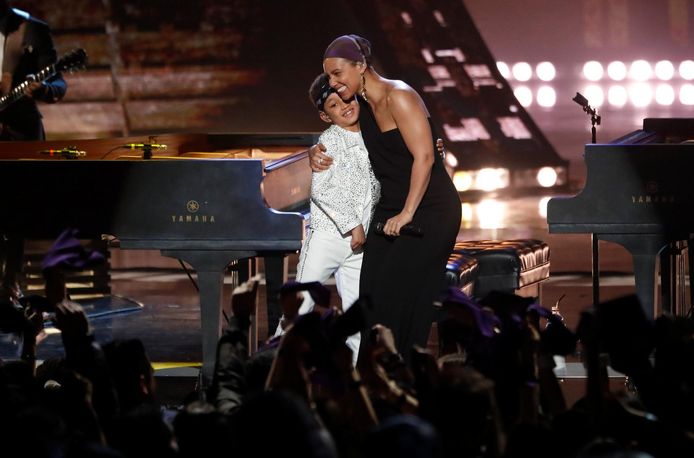 Alicia Keys en haar zoon Egypt tijdens de iHeartRadio Music Awards vorig jaar