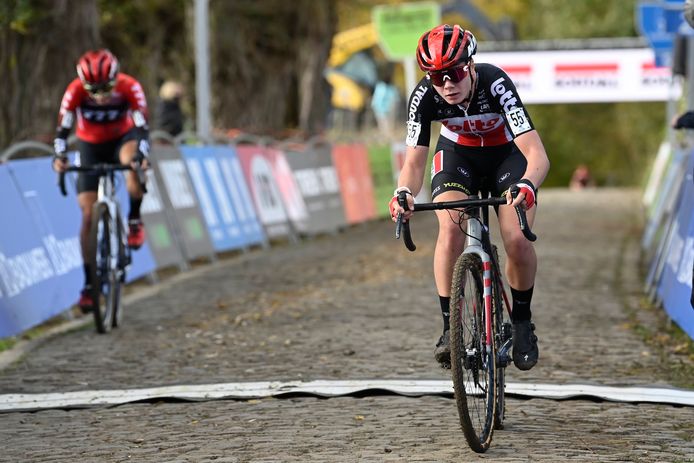 Kristallen Fiets Lotte Kopecky Crosst Nog Vier Keer En Mikt Op Sterk Bk In Meulebeke Veldrijden Hln Be