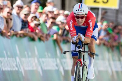 Dumoulin vijfde in proloog Zwitserland, geel voor Dennis