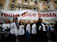 “Hopen vuilnis, wilde zwijnen, ontploffende bussen”: Rome verloedert onder wanbeheer, maar zes ‘koppige vrouwen’ organiseren nu massaprotest