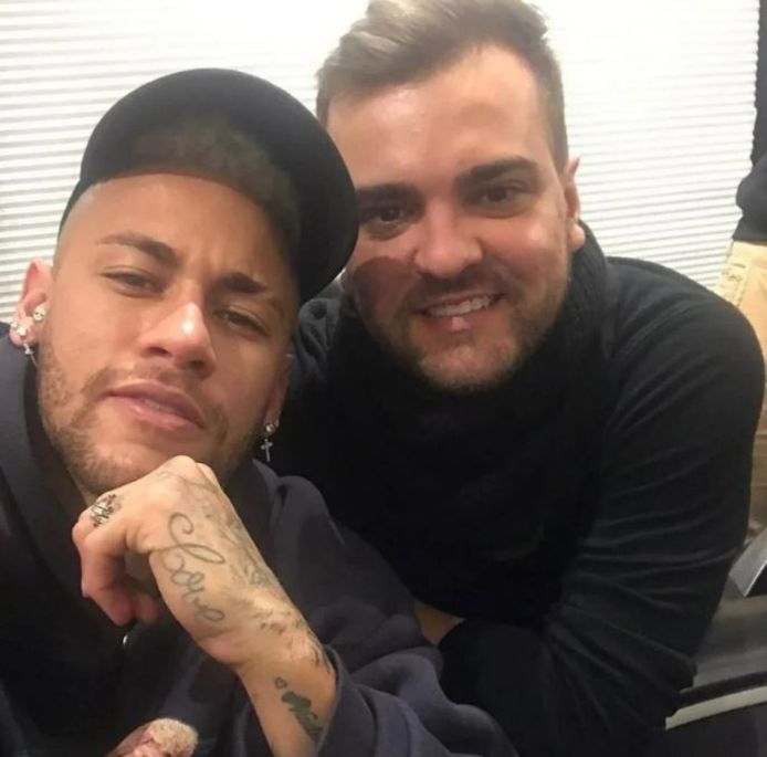 Neymar met Gustavo Almeida.