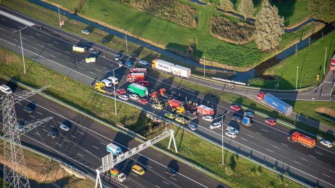 Drie doden bij crash A2; ‘Hij reed recht op ons af, tegen de richting in’