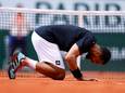 Met een kus op het gravel van Roland Garros zwaait Tsonga af.