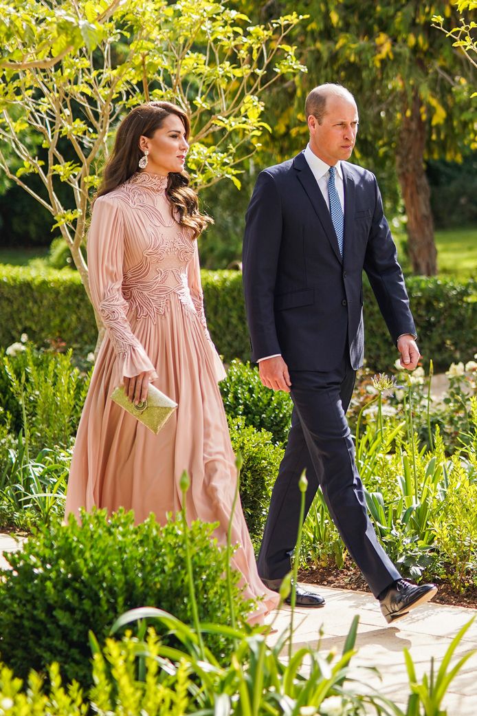 De Britse prins William en zijn vrouw Kate arriveren op donderdag 1 juni 2023 in Amman, Jordanië, bij de huwelijksceremonie van kroonprins Hussein en de Saoedische architect Rajwa Alseif.