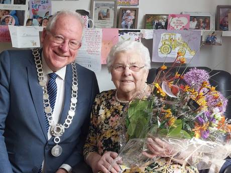 Annie ging van de stal in De Lutte naar Weerselo voor de liefde, zaterdag tikt ze de 100 aan
