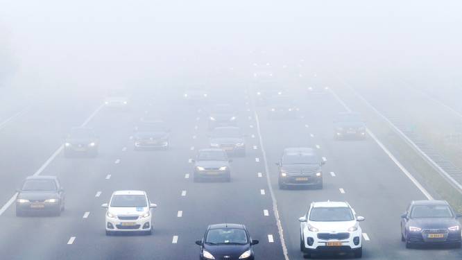 Code geel vanwege dikke mist in groot deel van het land, Rijkswaterstaat waarschuwt verkeer