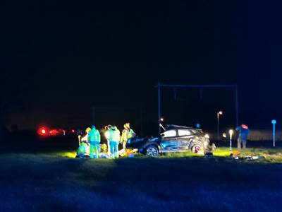 Auto aangereden door trein in Nieuwkerken-Waas, enkele uren na dodelijk ongeval op zelfde spoorlijn: bestuurster gewond, treinverkeer onderbroken