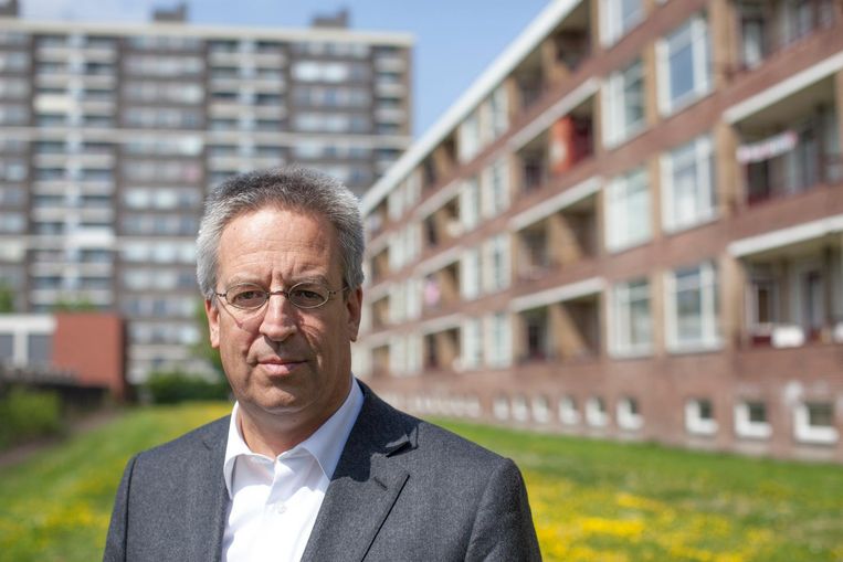 'Als er geen geld is trekt de markt verder. De mensen blijven achter in wijken waar alles langzaam wegrot.' Beeld Harry Cock / de Volkskrant