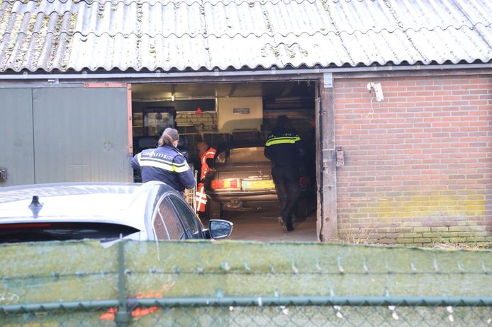 Inval bij politieactie in Helmond, Geldrop, Asten, Liessel en Aarle-Rixtel. Inval is aan de Snoertsebaan in Liessel.