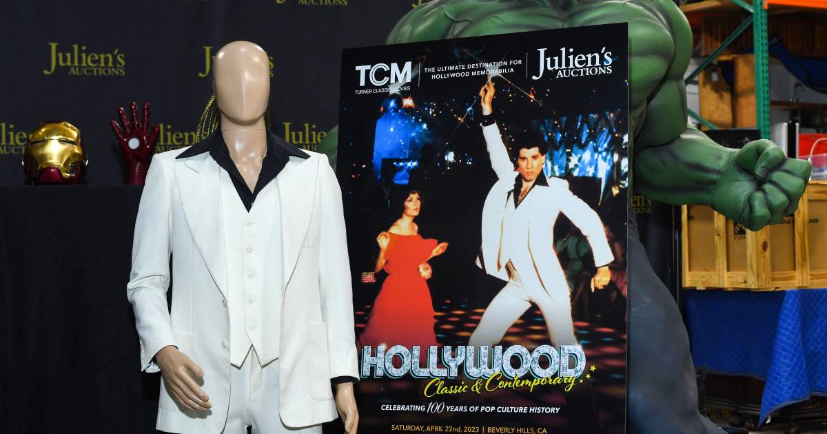 Le légendaire costume blanc de John Travolta de ‘Saturday Night Fever’ vendu aux enchères |  montrer