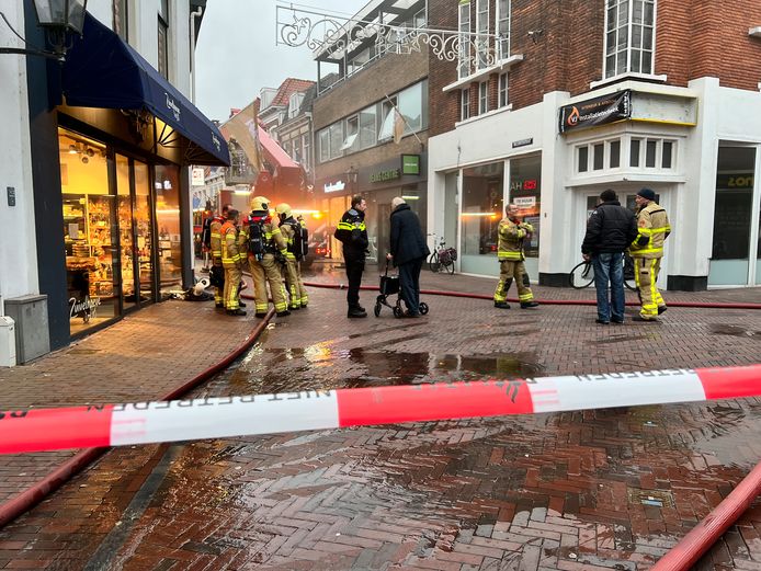Brand uitgebroken in winkelstraat Harderwijk.