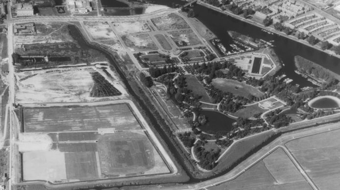 Luchtfoto met onder andere het Wantijpark.  De foto dateert uit 1947.